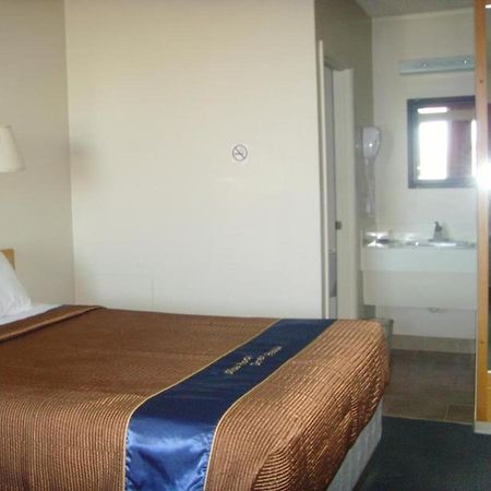 Skyview Swift Current Hotel Exterior photo
